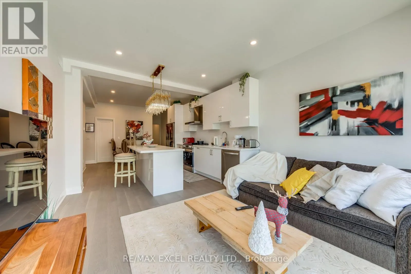 UNIT B - 923 COLLEGE STREET