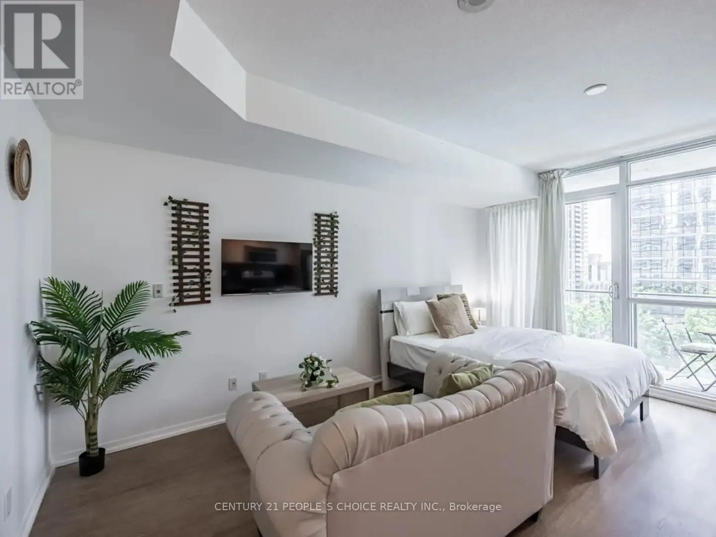 1203 - 65 BREMNER BOULEVARD
