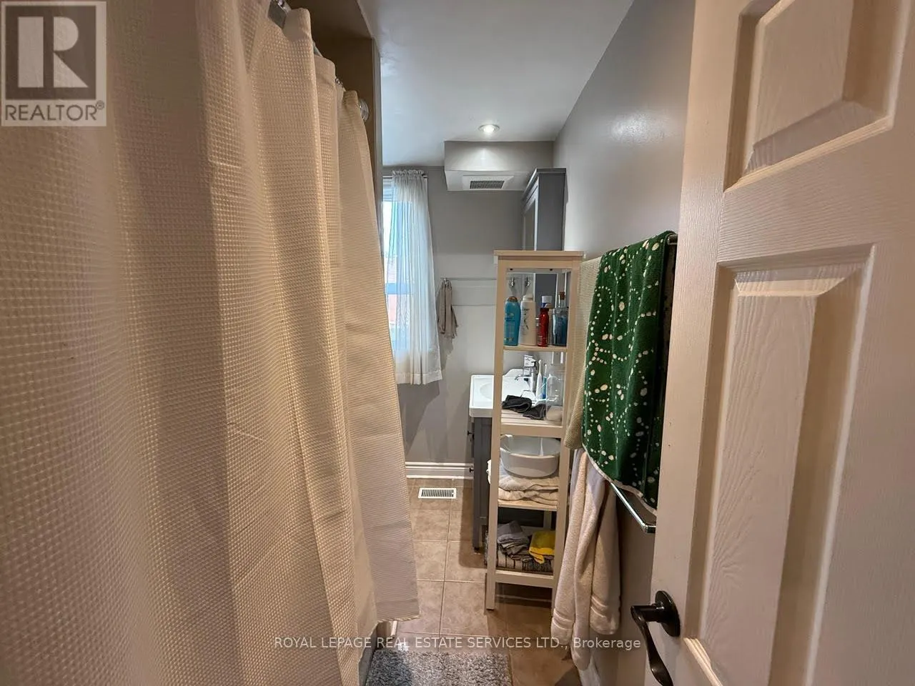 2ND FL - 263 GRACE STREET