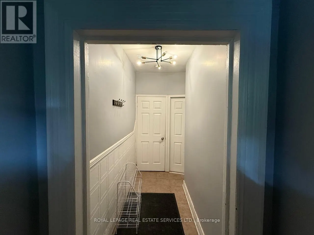 2ND FL - 263 GRACE STREET
