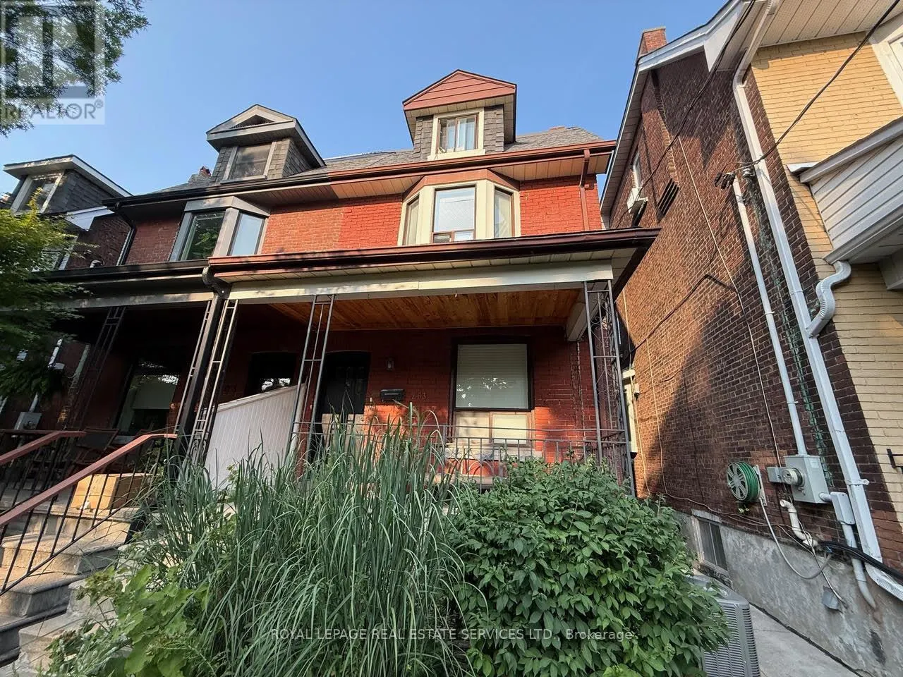 2ND FL - 263 GRACE STREET
