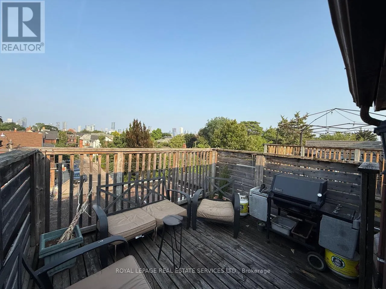 2ND FL - 263 GRACE STREET