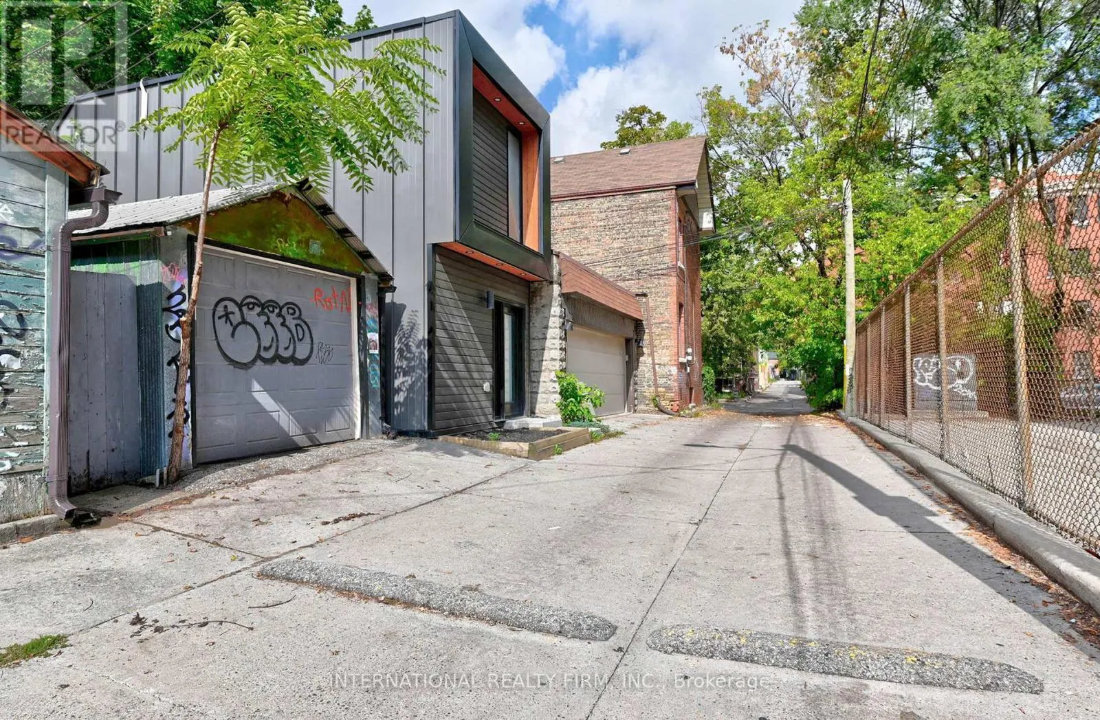 717 PALMERSTON AVENUE