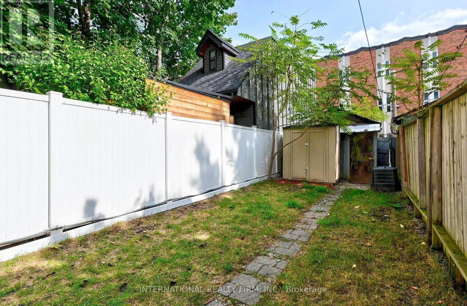 717 PALMERSTON AVENUE