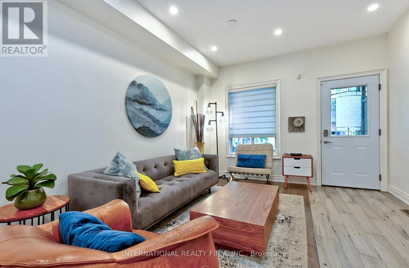 717 PALMERSTON AVENUE
