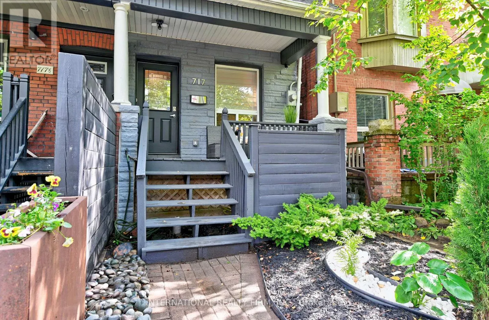 717 PALMERSTON AVENUE