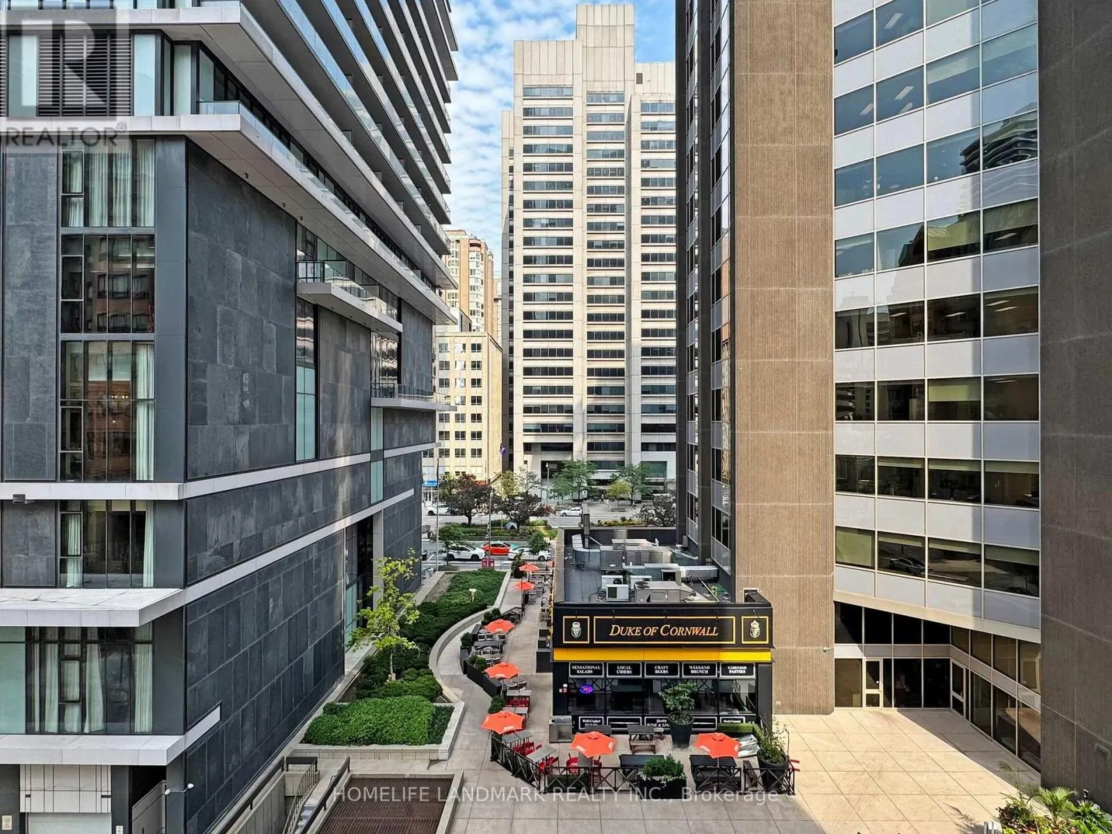 403 - 238 SIMCOE STREET
