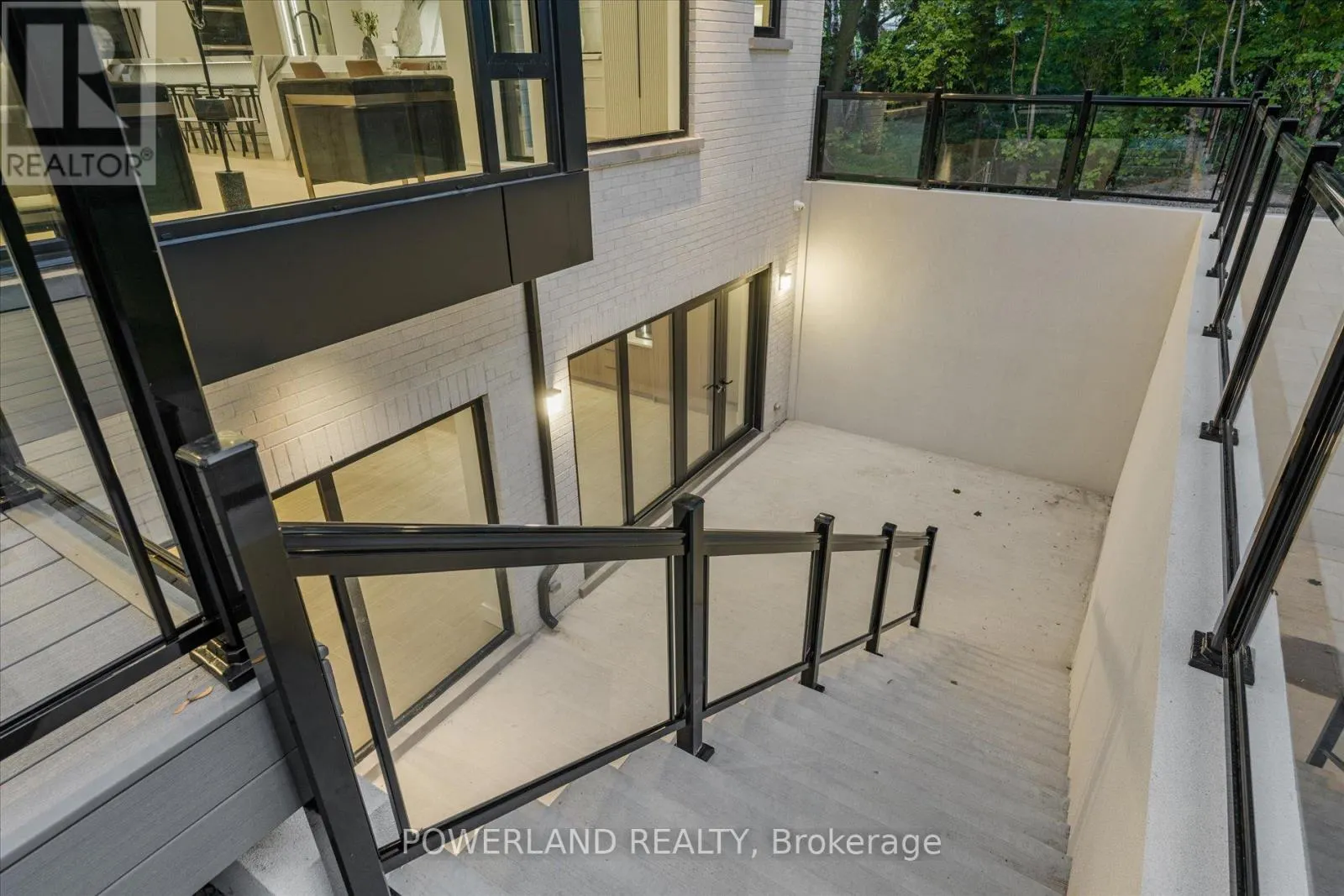 53 WHITTAKER CRESCENT