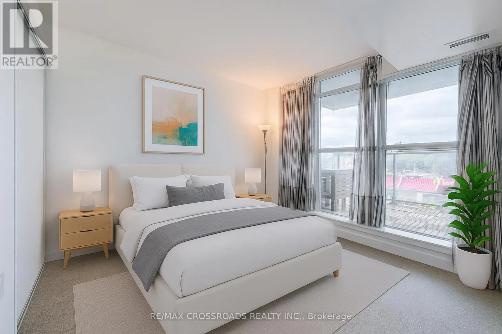 206 - 15 SINGER COURT