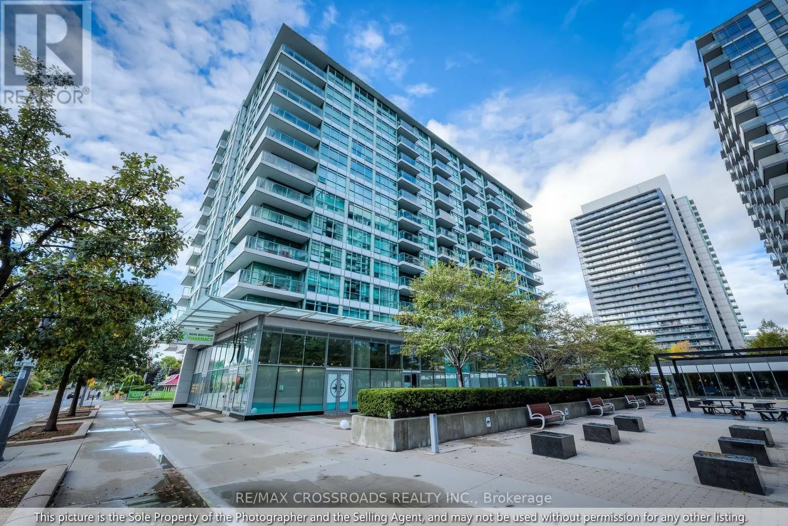 206 - 15 SINGER COURT