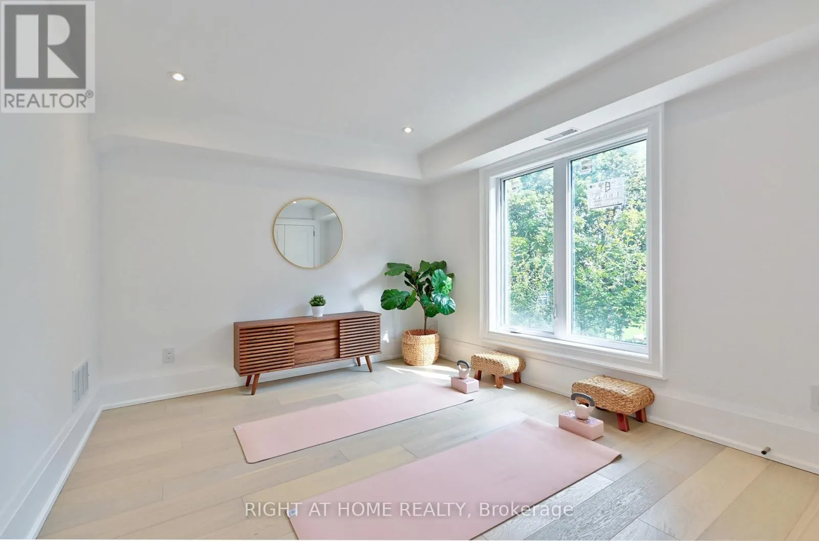 27 HURLINGHAM CRESCENT