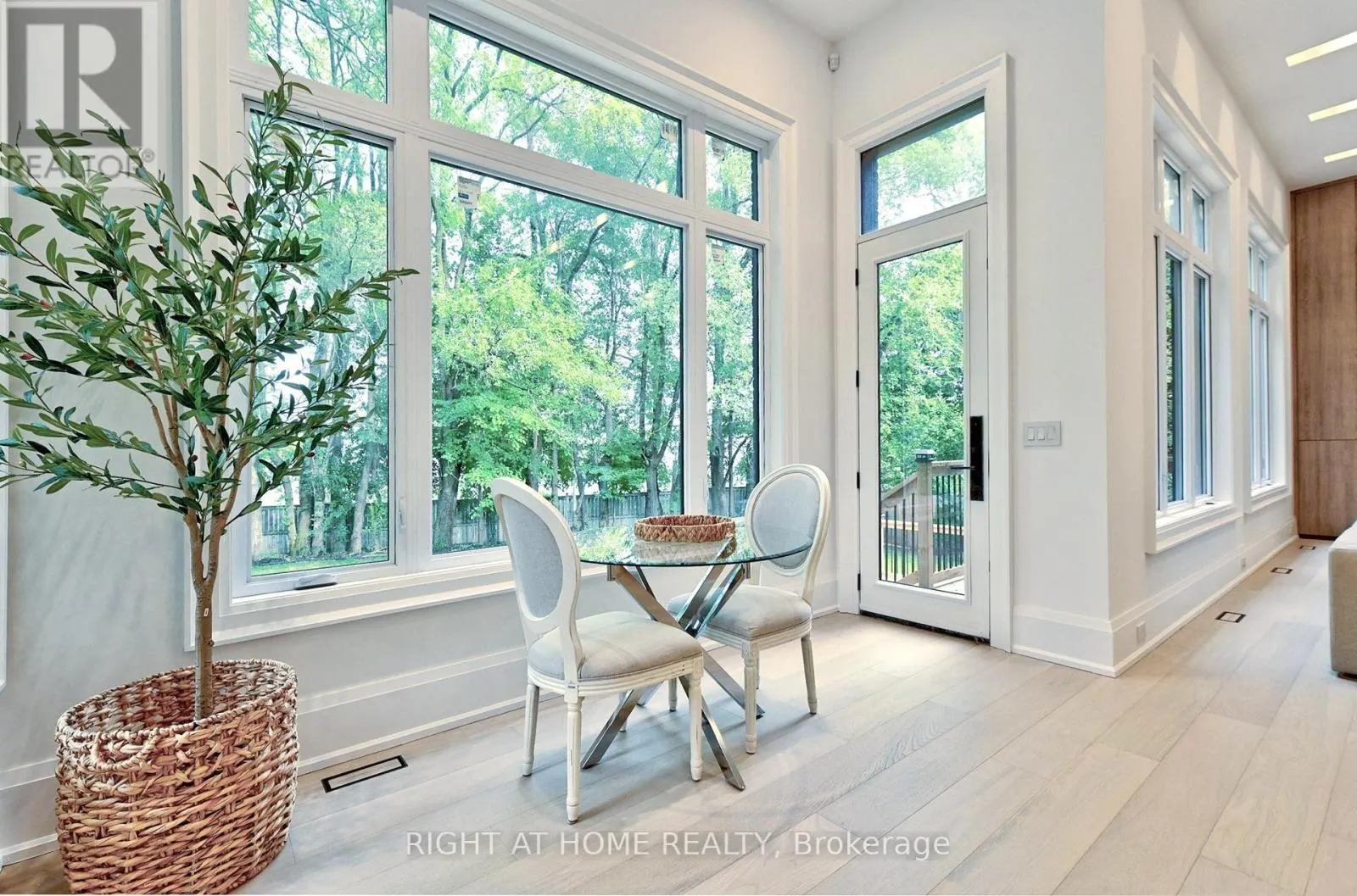 27 HURLINGHAM CRESCENT