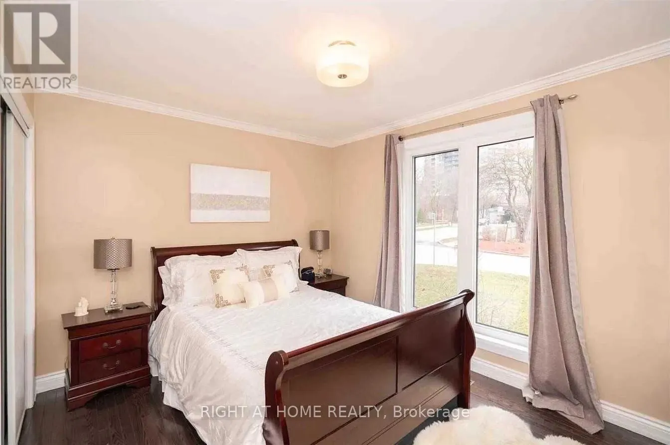2 GROVELAND CRESCENT