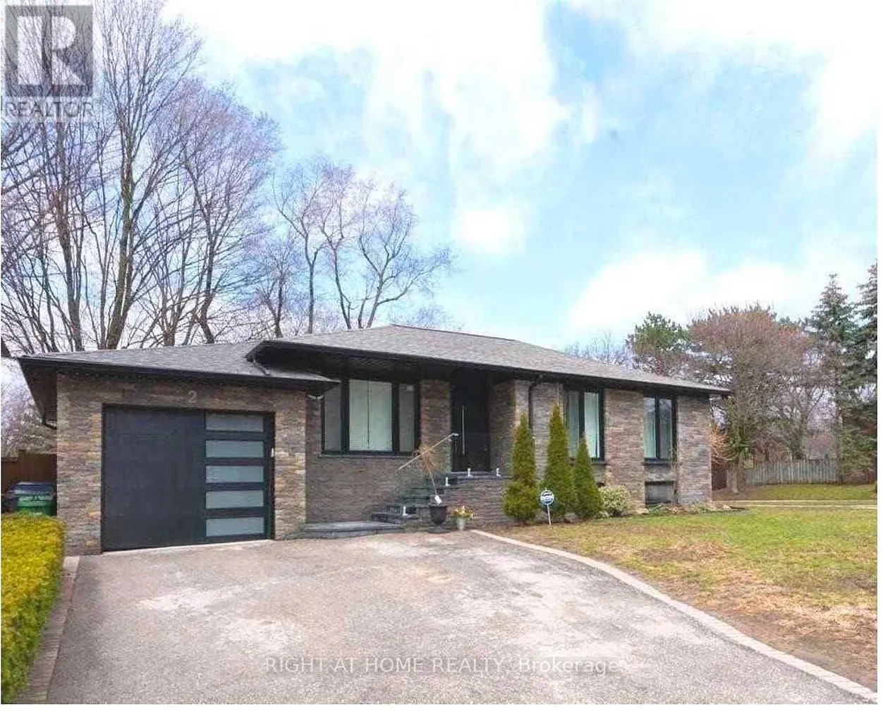 2 GROVELAND CRESCENT