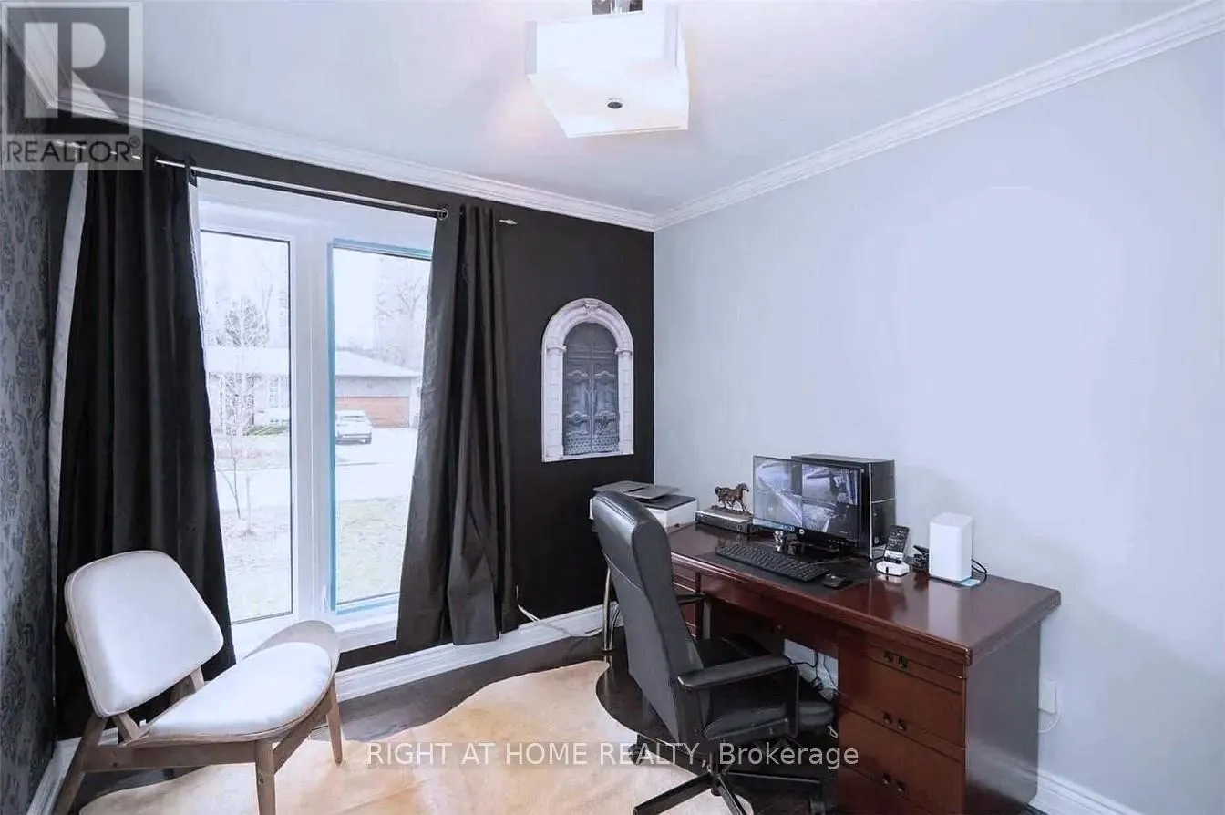 2 GROVELAND CRESCENT