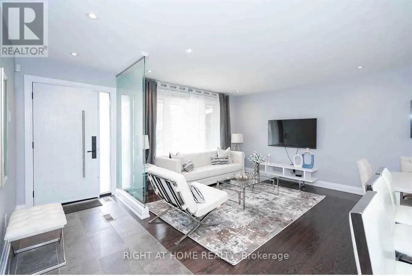 2 GROVELAND CRESCENT