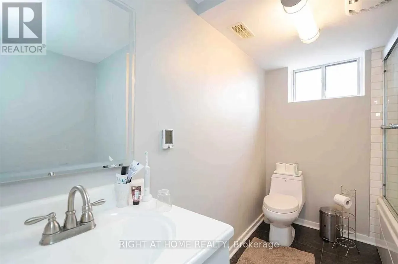 2 GROVELAND CRESCENT