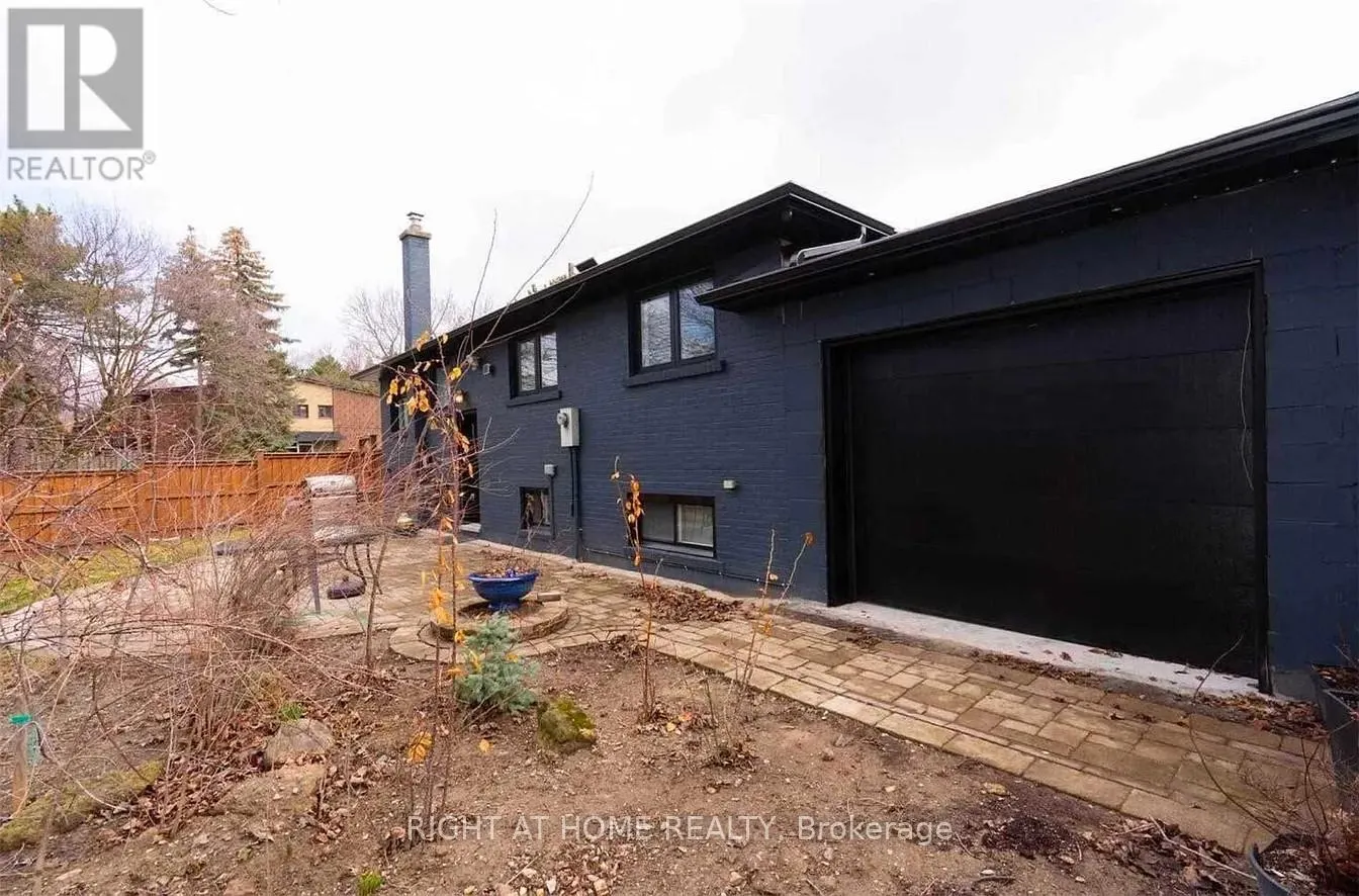 2 GROVELAND CRESCENT