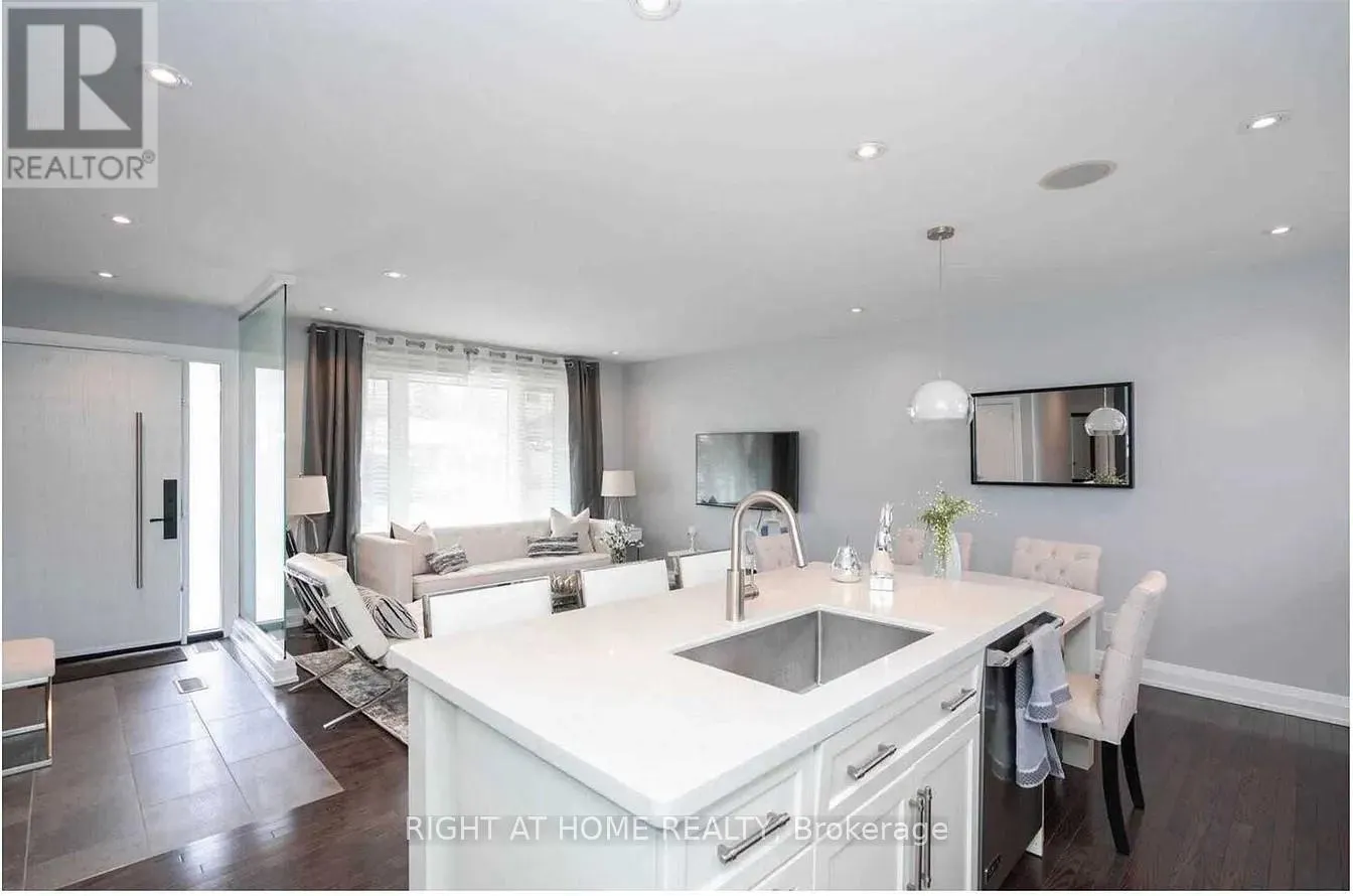 2 GROVELAND CRESCENT