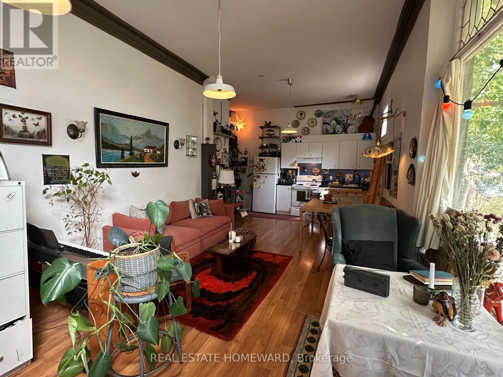2 - 393 CHRISTIE STREET