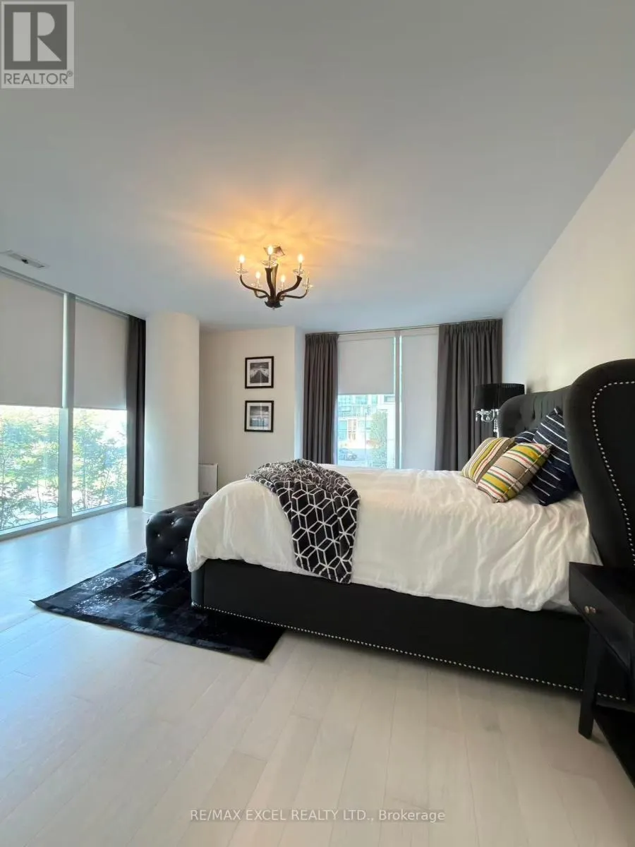 TH127 - 29 QUEENS QUAY E