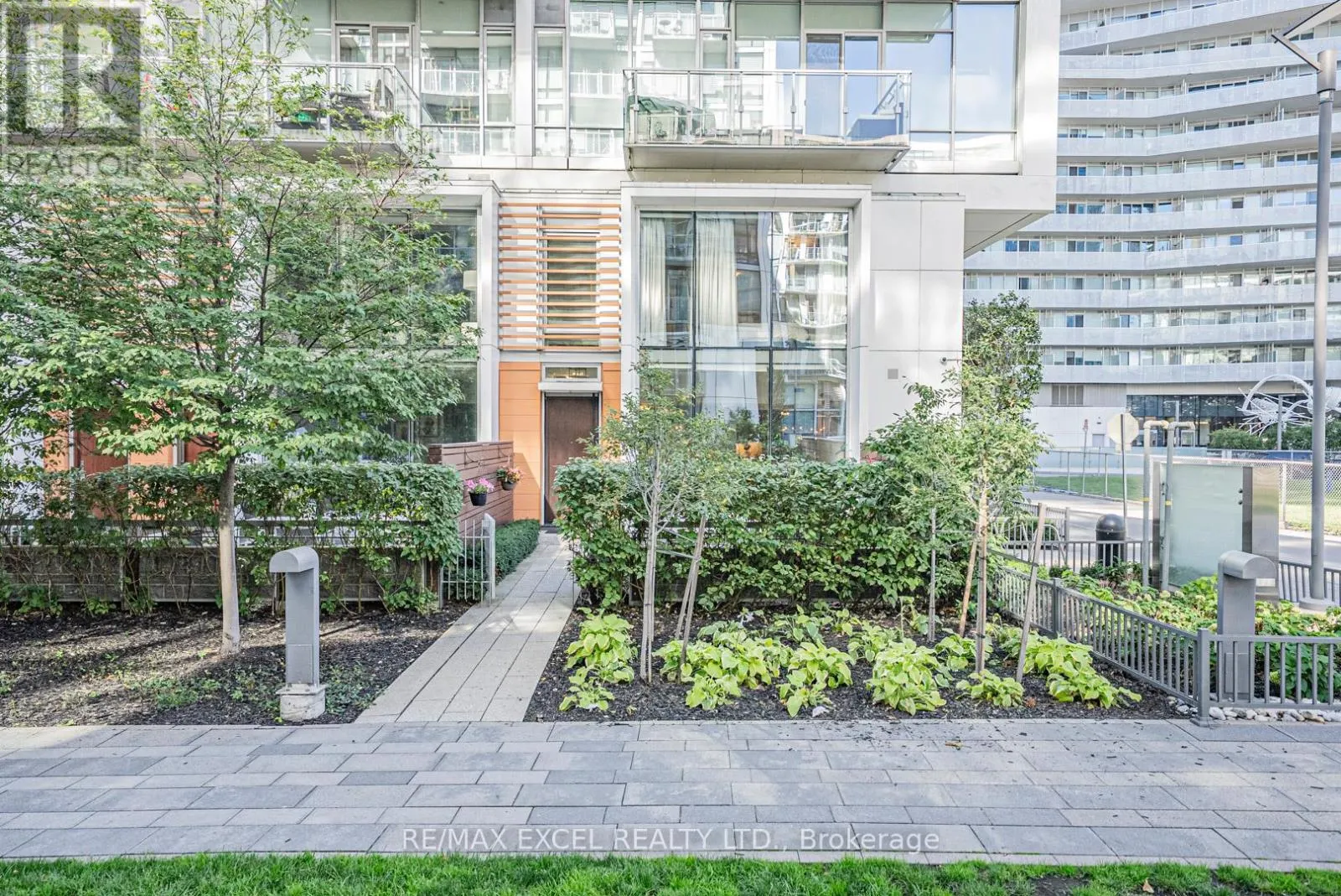 TH127 - 29 QUEENS QUAY E