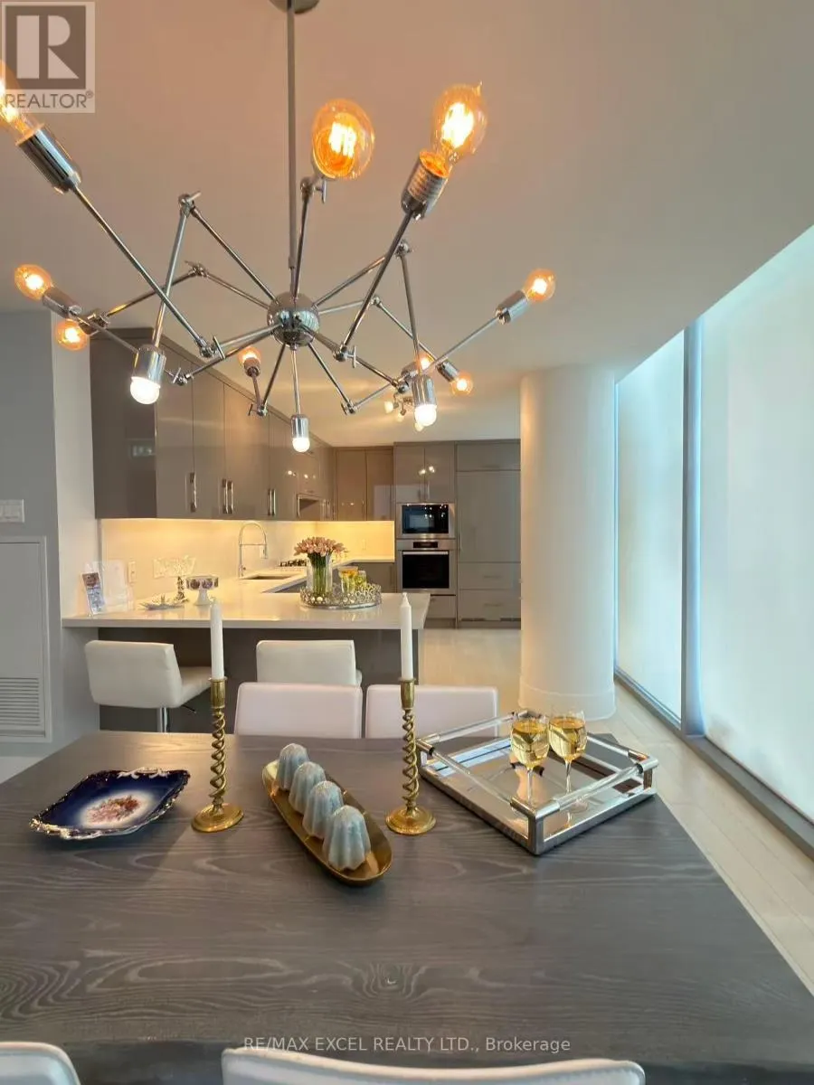 TH127 - 29 QUEENS QUAY E