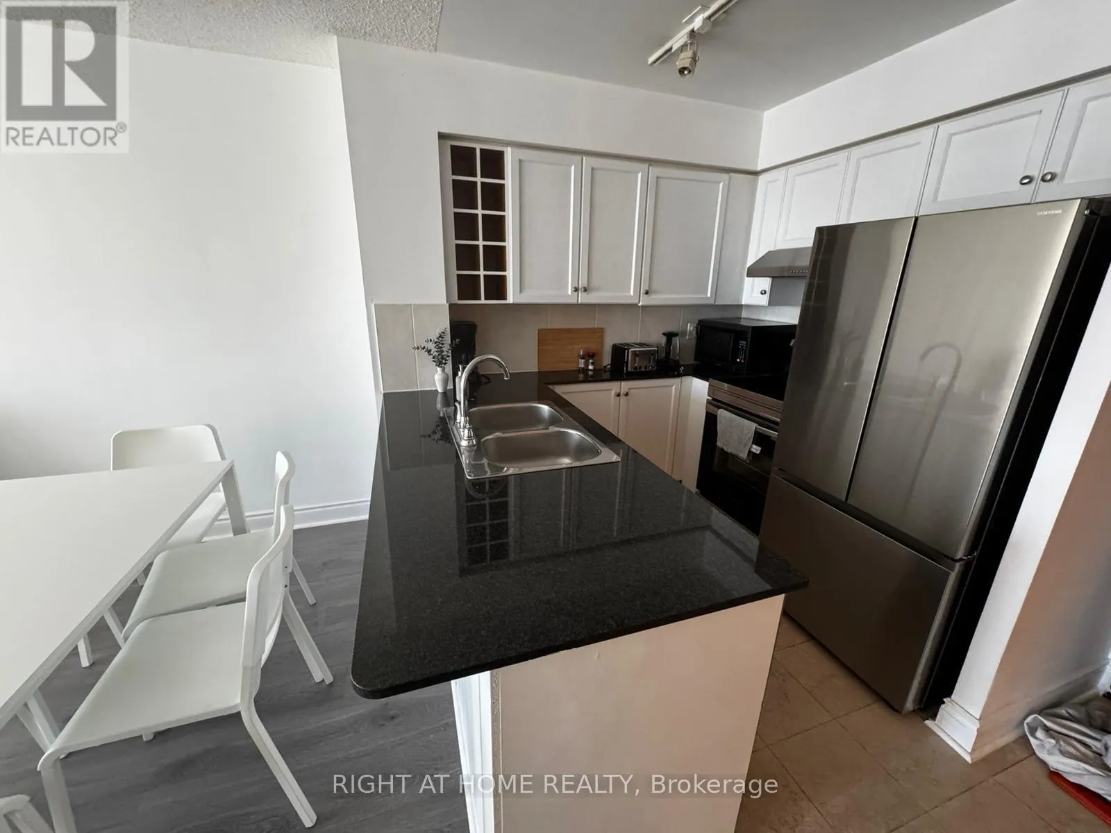 3605 - 210 VICTORIA STREET