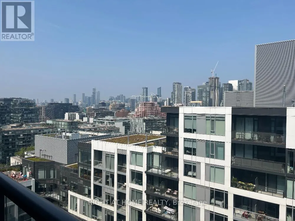 1715W - 27 BATHURST STREET