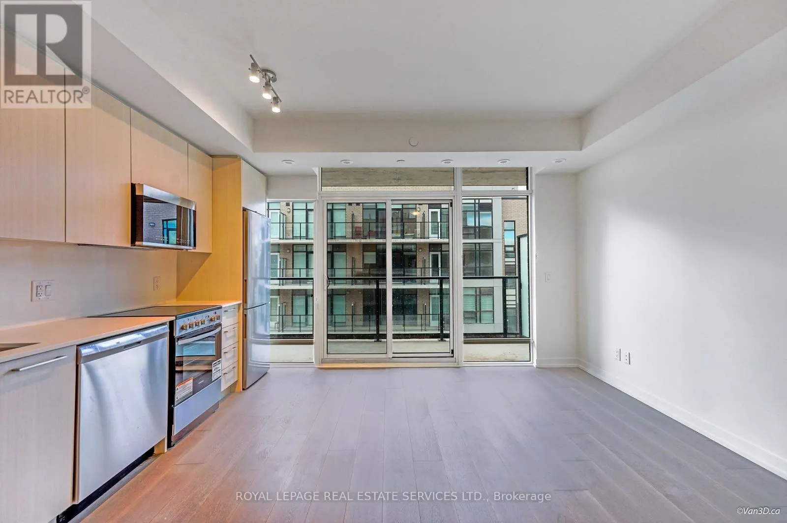 6 - 861 SHEPPARD AVENUE W
