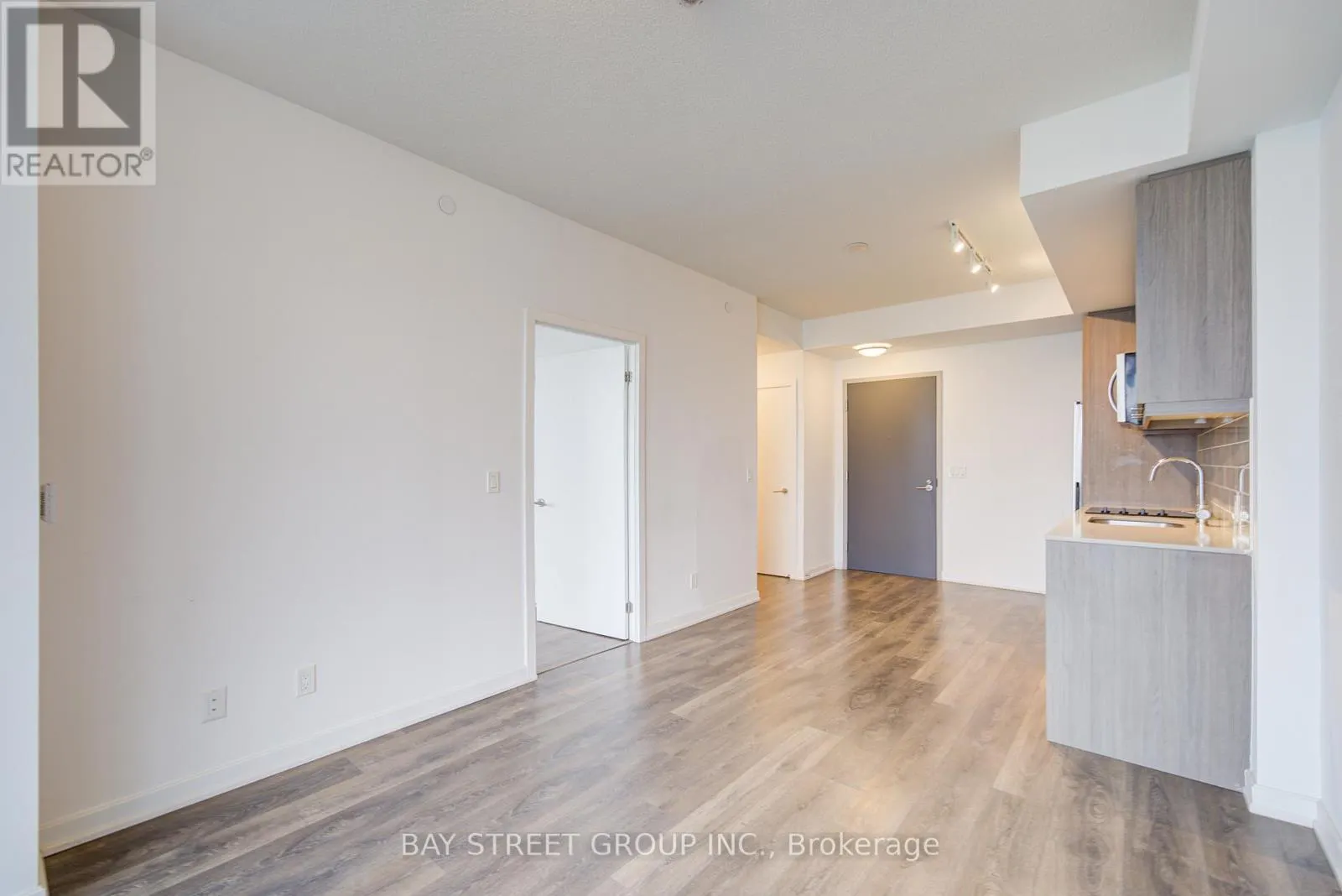 1009 - 38 FOREST MANOR ROAD