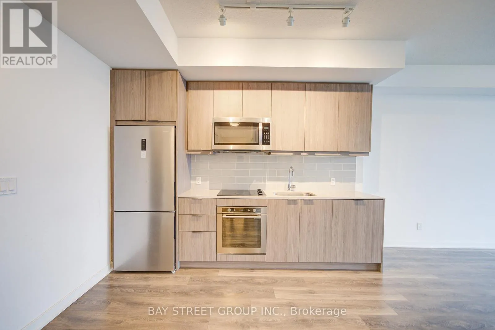 1009 - 38 FOREST MANOR ROAD