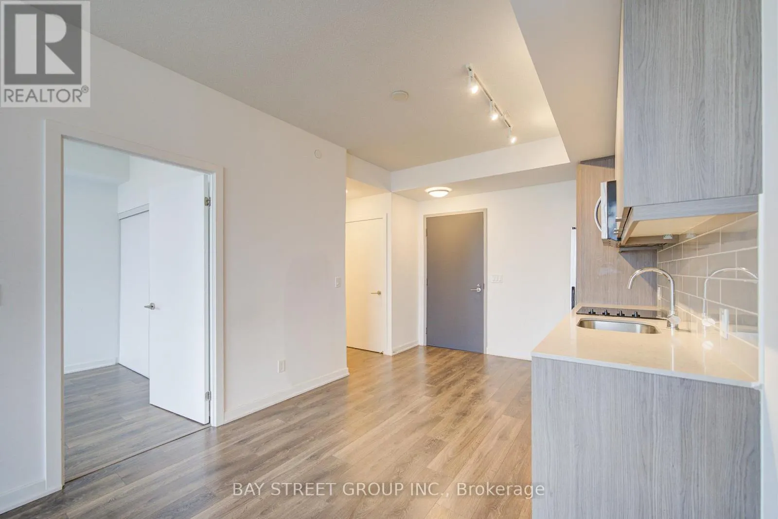 1009 - 38 FOREST MANOR ROAD