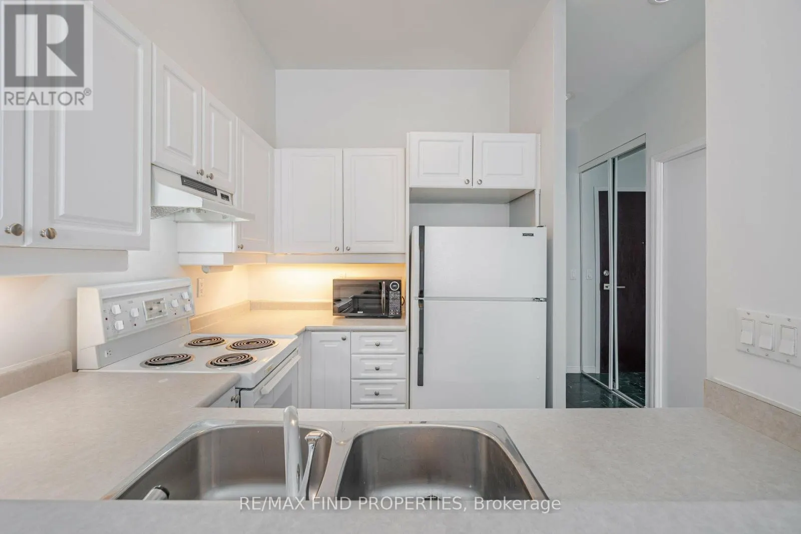 1415 - 7 KING STREET E
