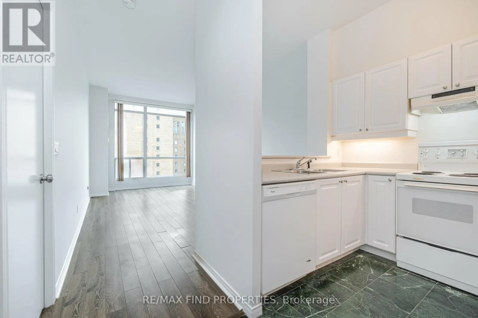 1415 - 7 KING STREET E