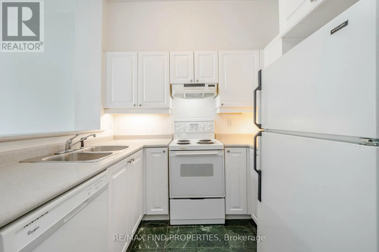 1415 - 7 KING STREET E