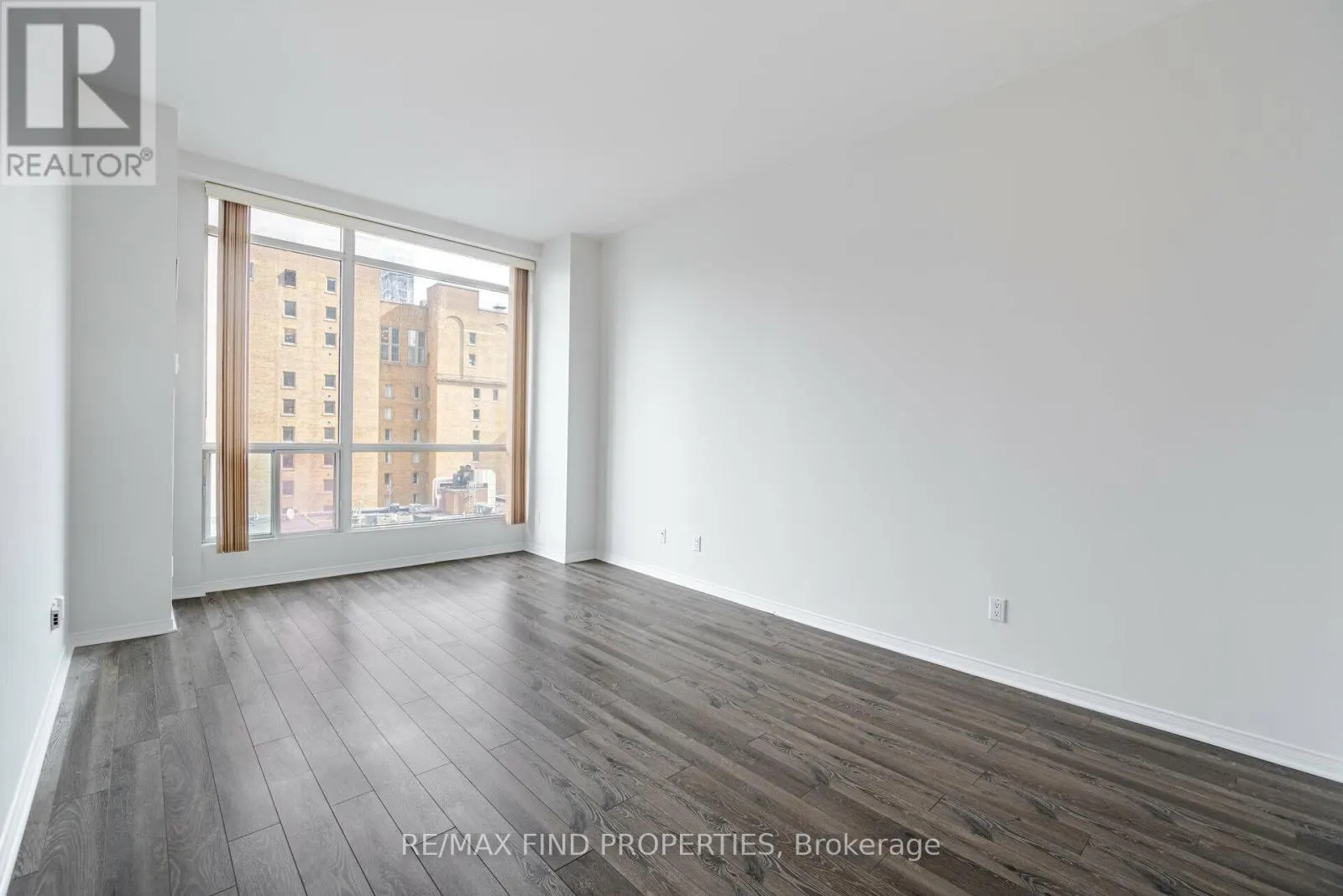 1415 - 7 KING STREET E
