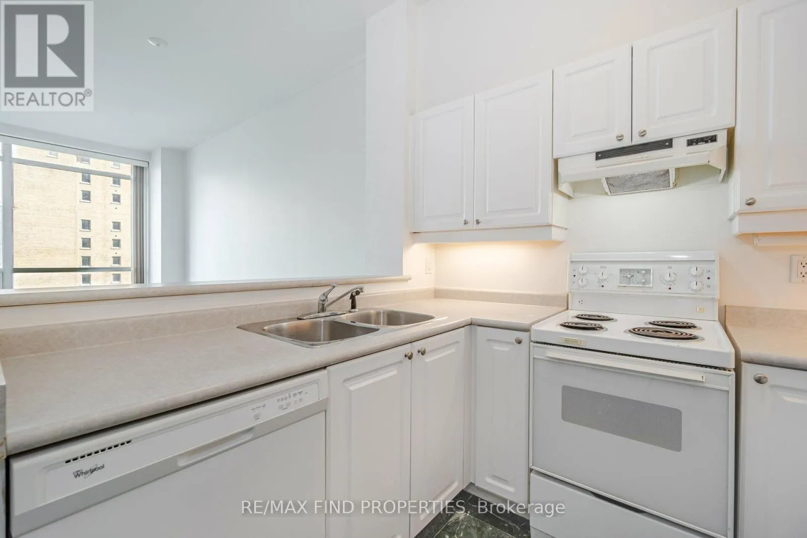 1415 - 7 KING STREET E