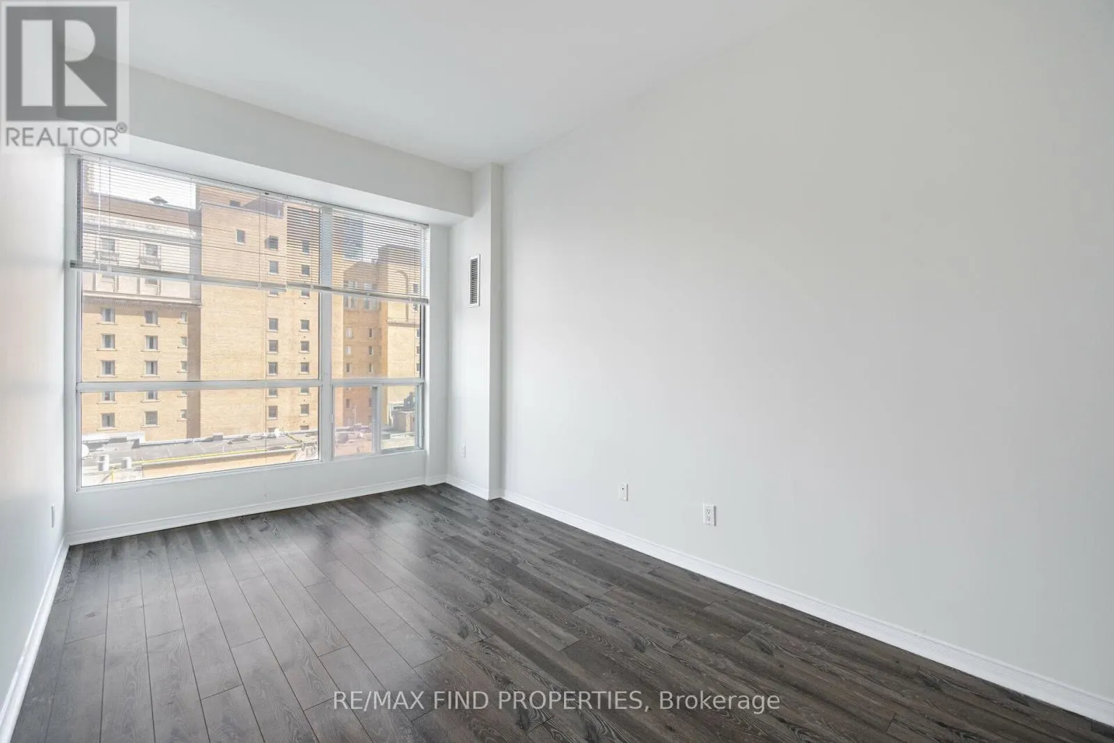 1415 - 7 KING STREET E