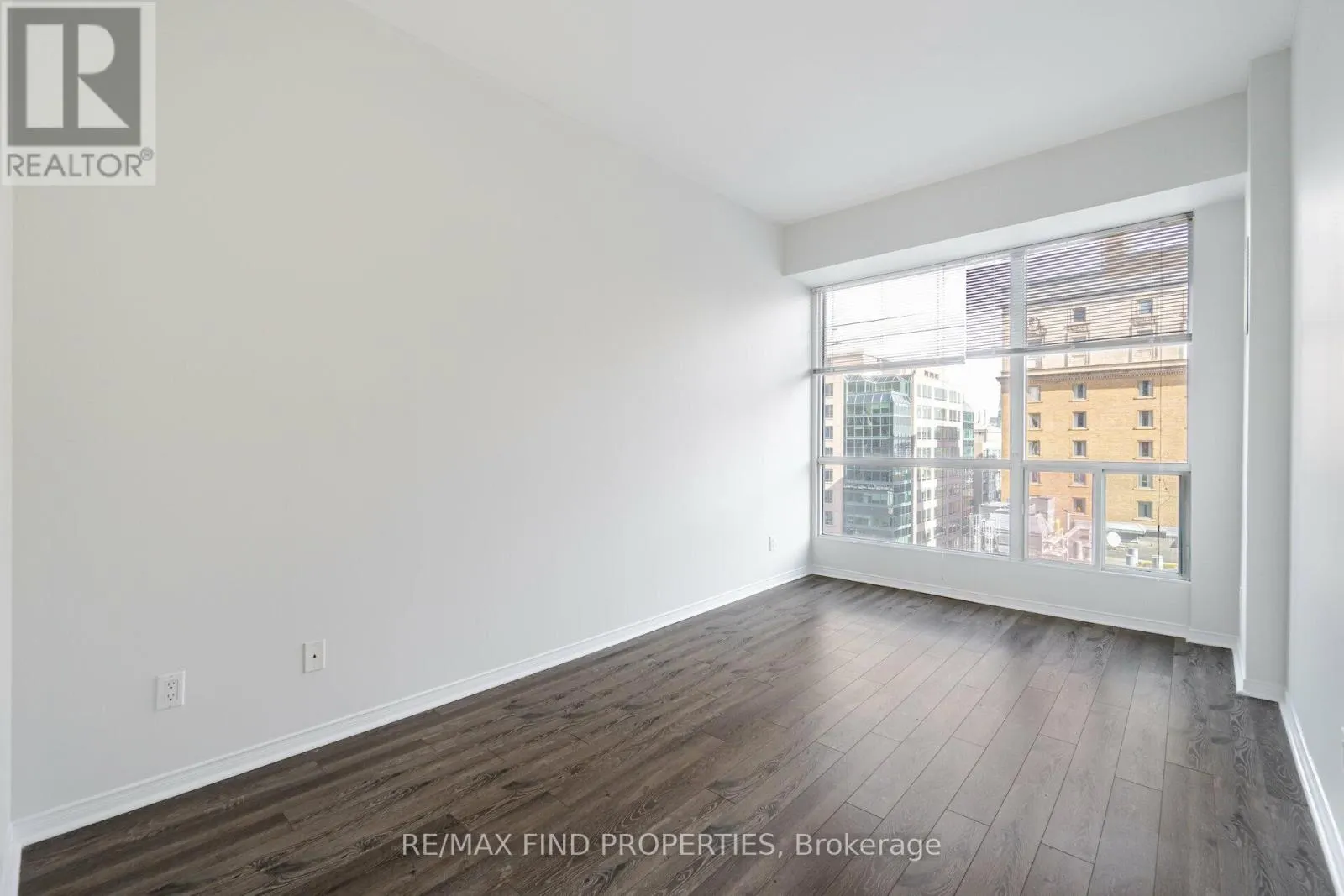 1415 - 7 KING STREET E