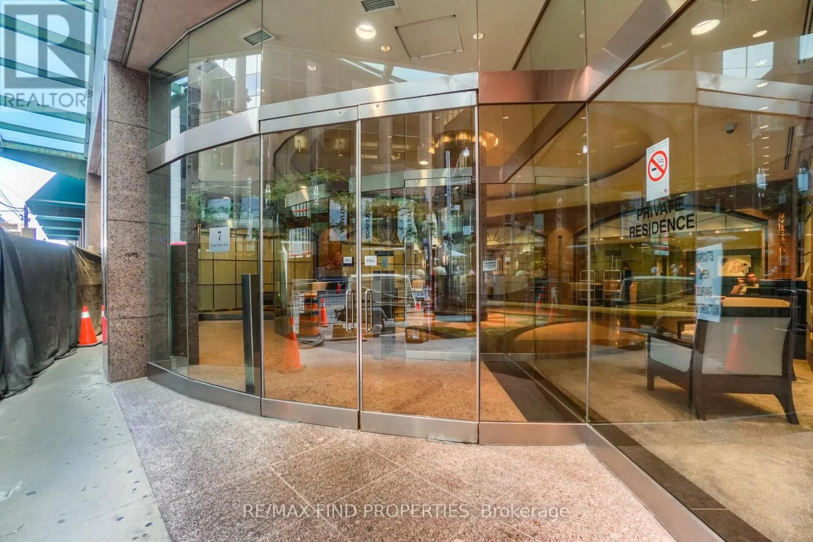 1415 - 7 KING STREET E