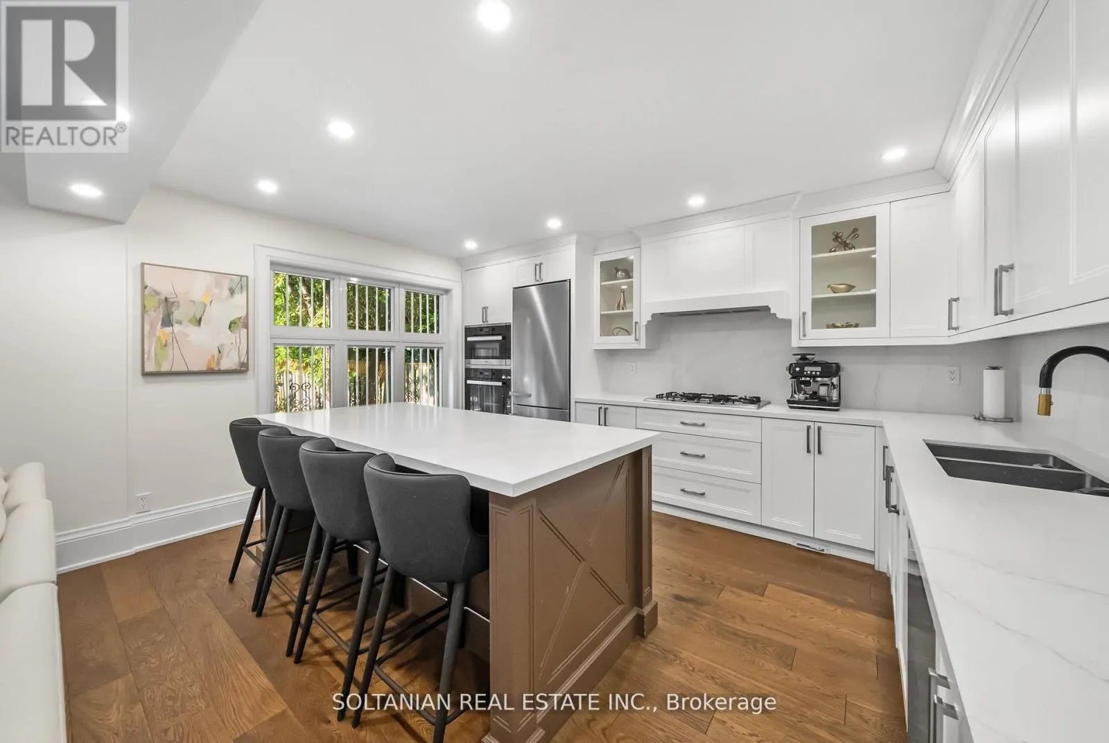 32 BEECHWOOD AVENUE