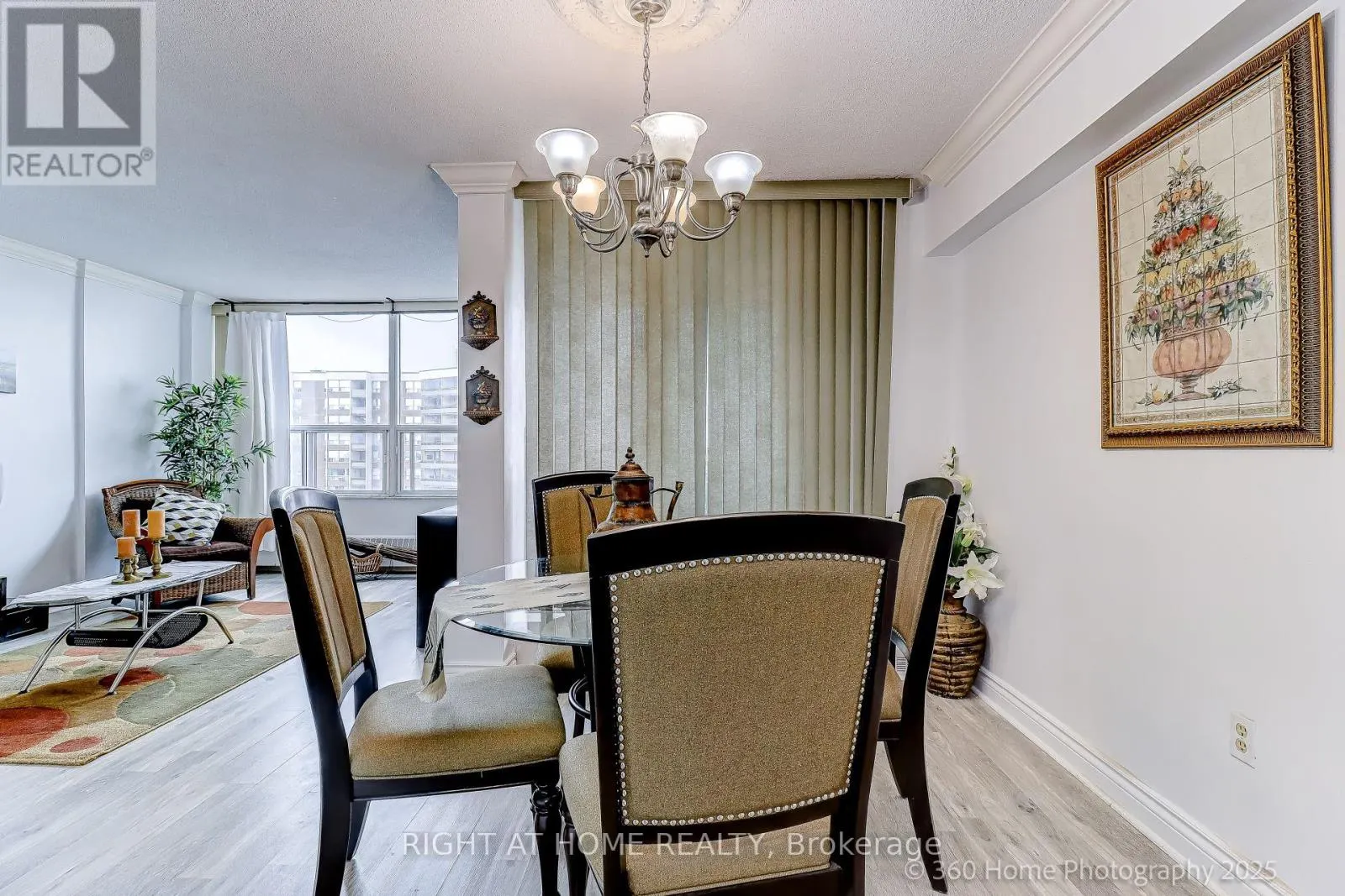 1709 - 60 PAVANE LINK WAY