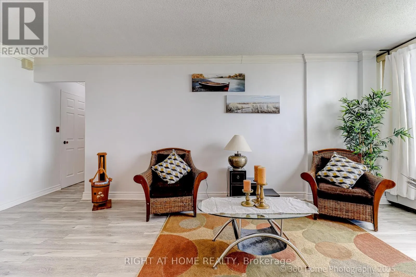 1709 - 60 PAVANE LINK WAY