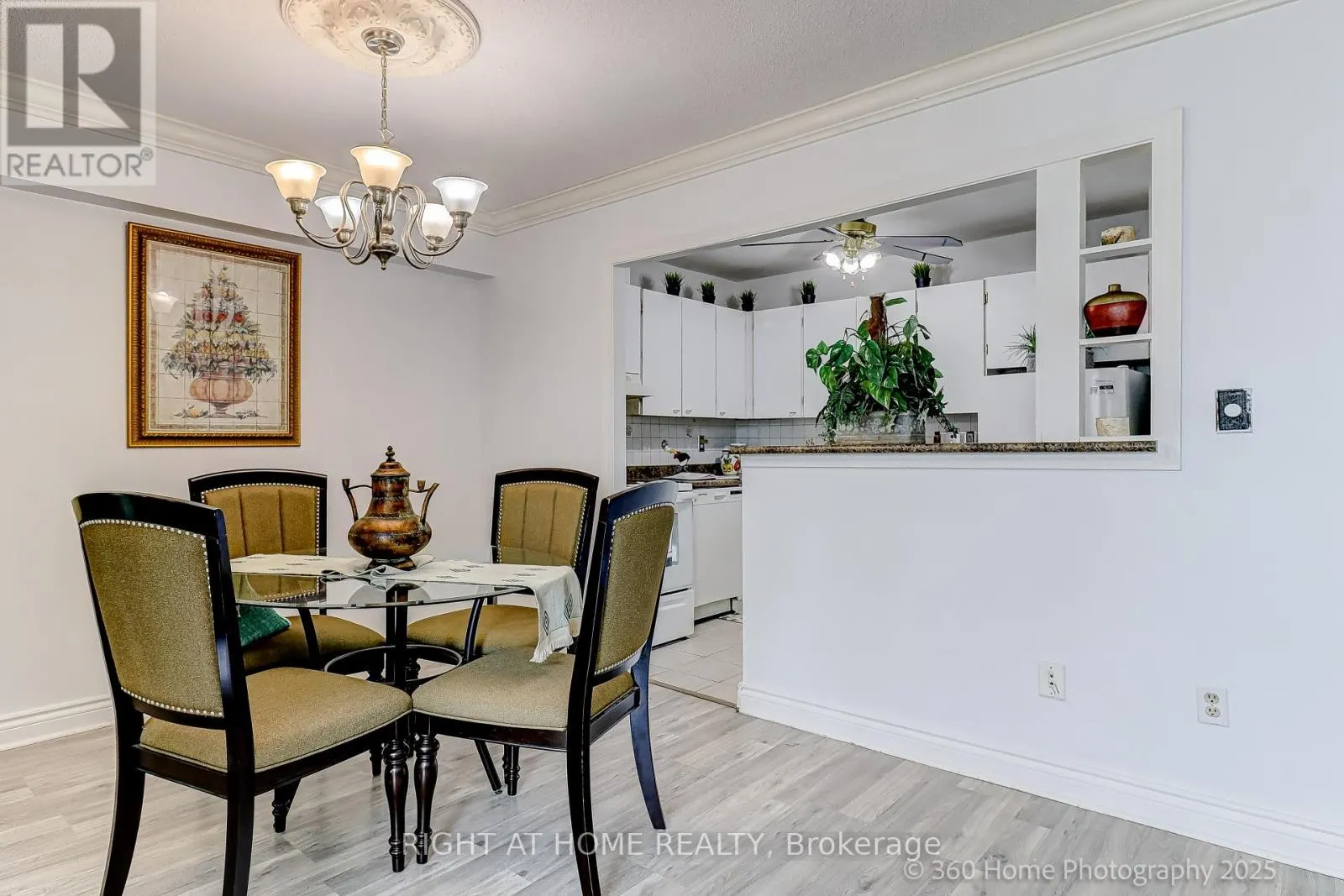 1709 - 60 PAVANE LINK WAY