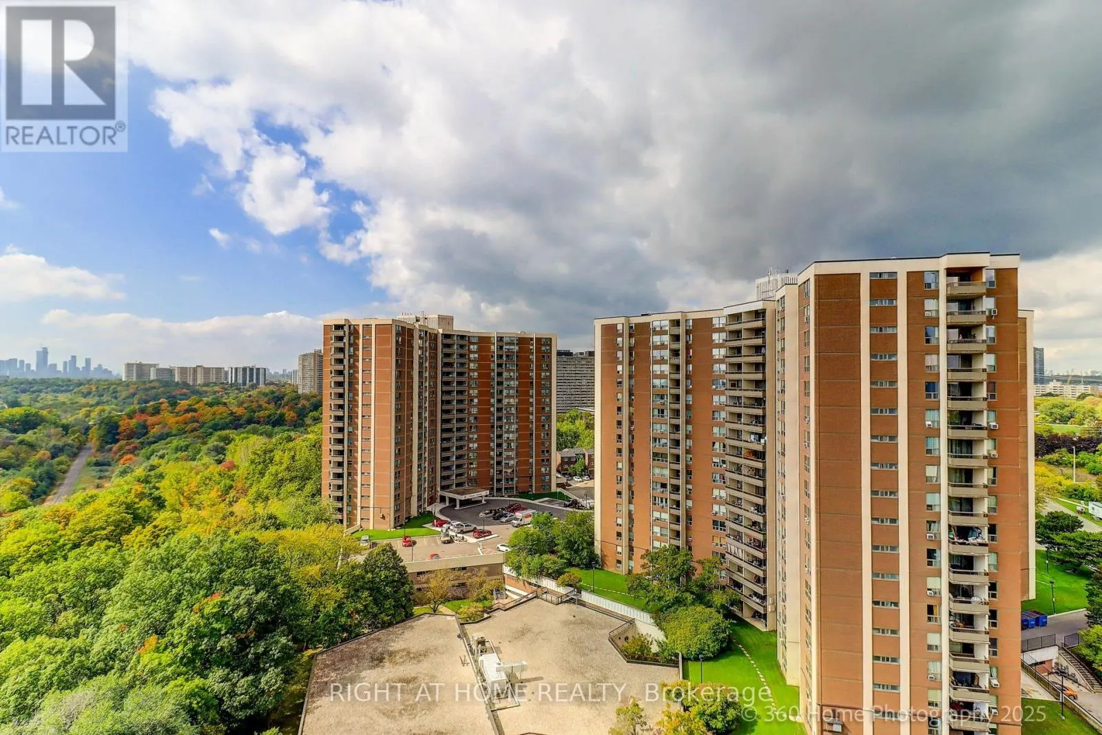 1709 - 60 PAVANE LINK WAY