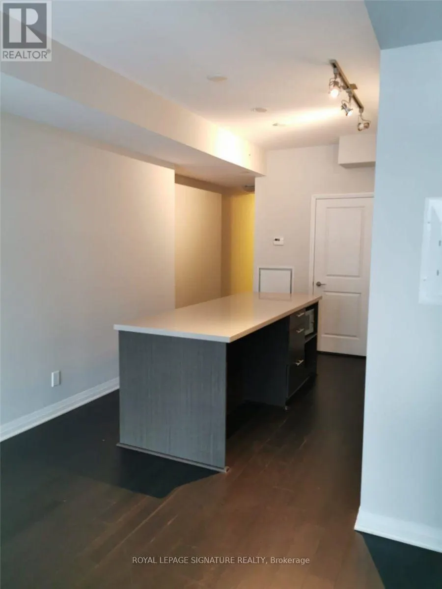 1603 - 8 MERCER STREET