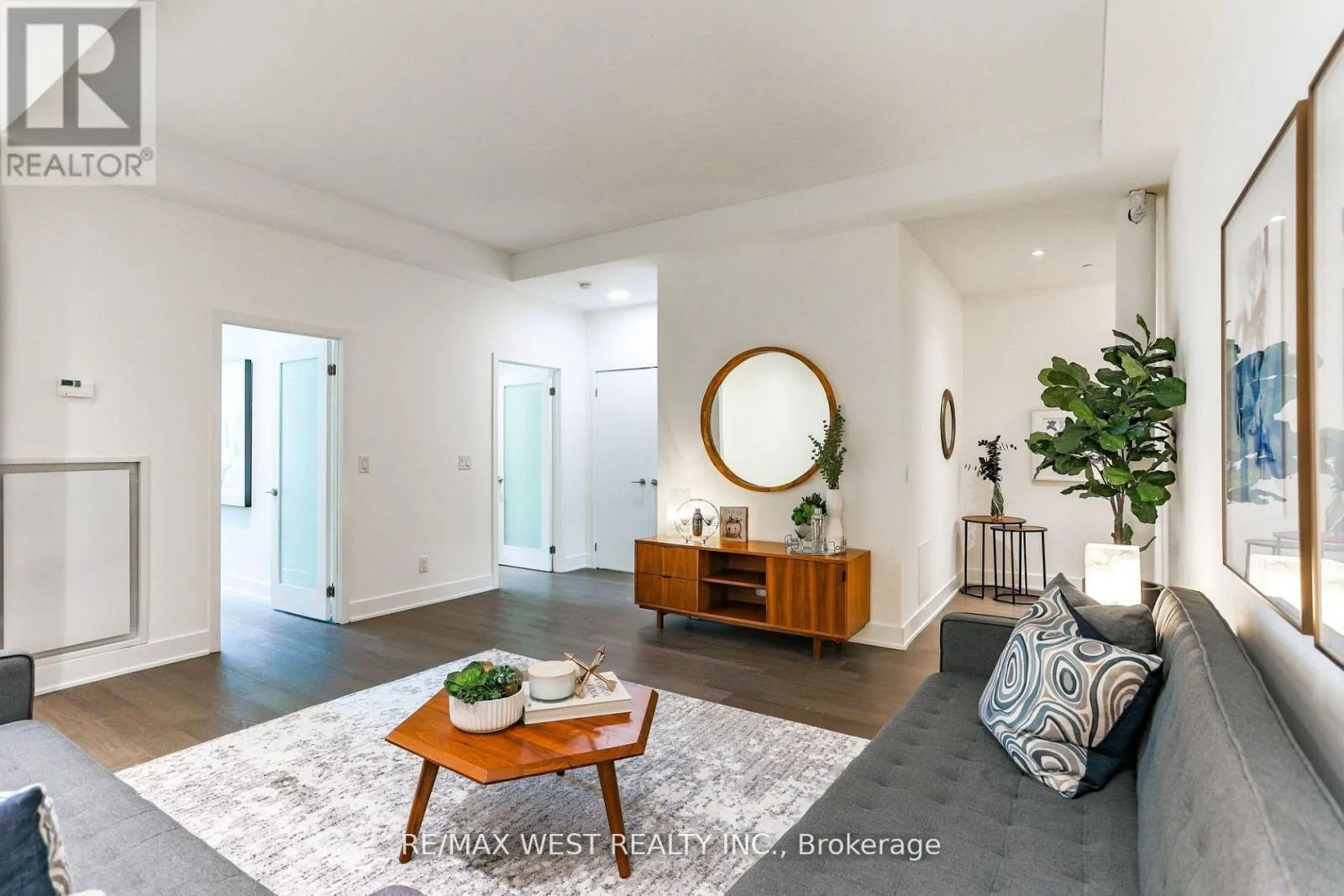TH02 - 508 WELLINGTON STREET W