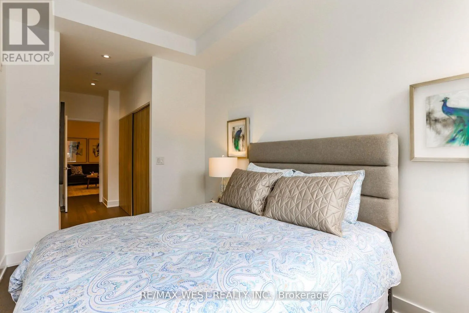 TH02 - 508 WELLINGTON STREET W