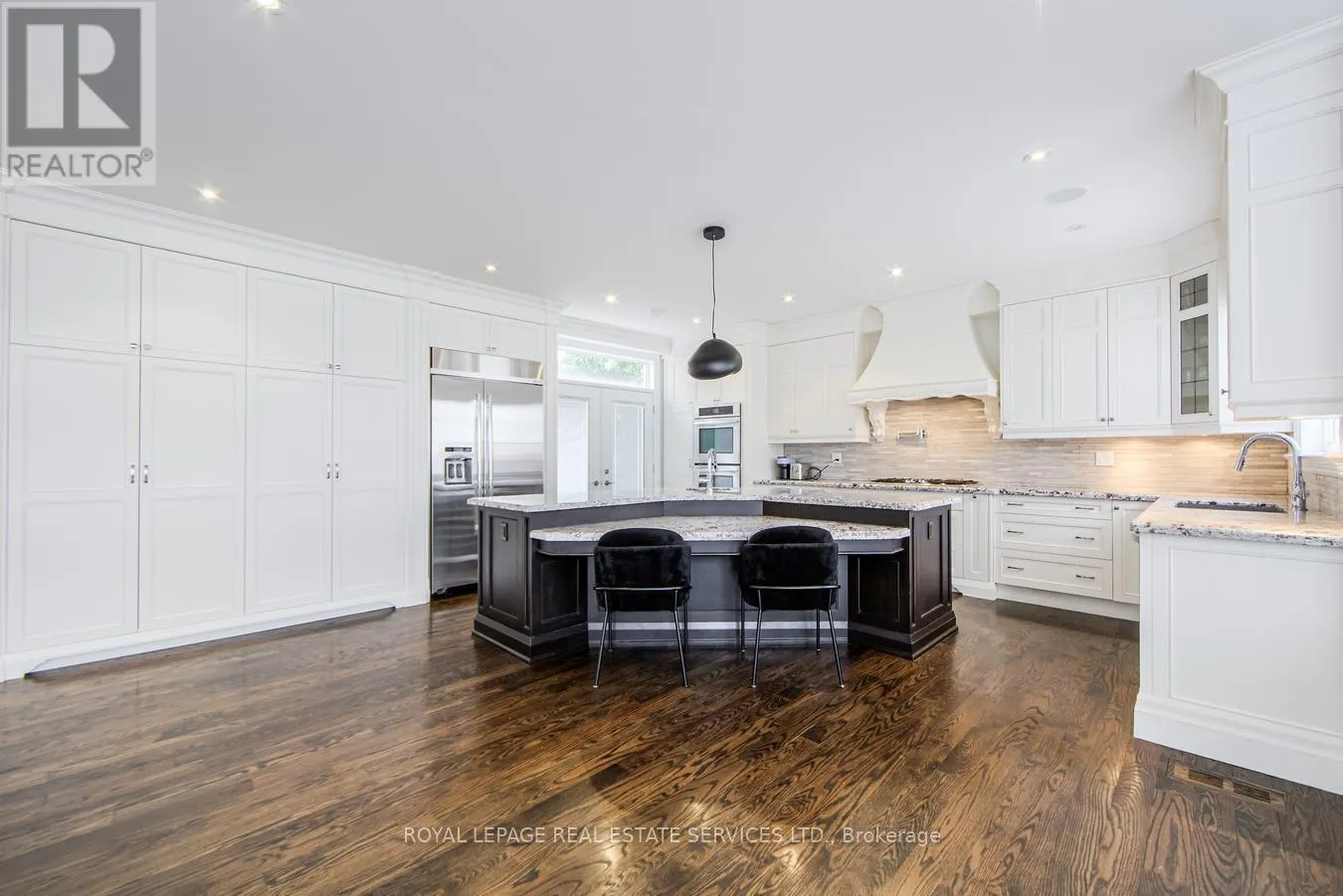 21A ROYCREST AVENUE